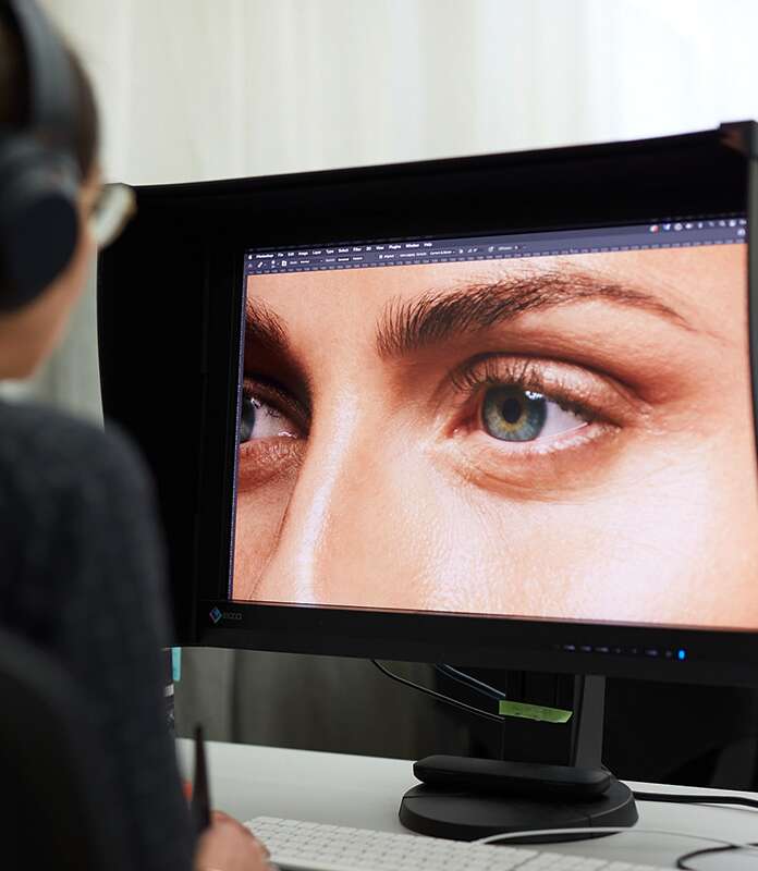Picture on eyes on computer